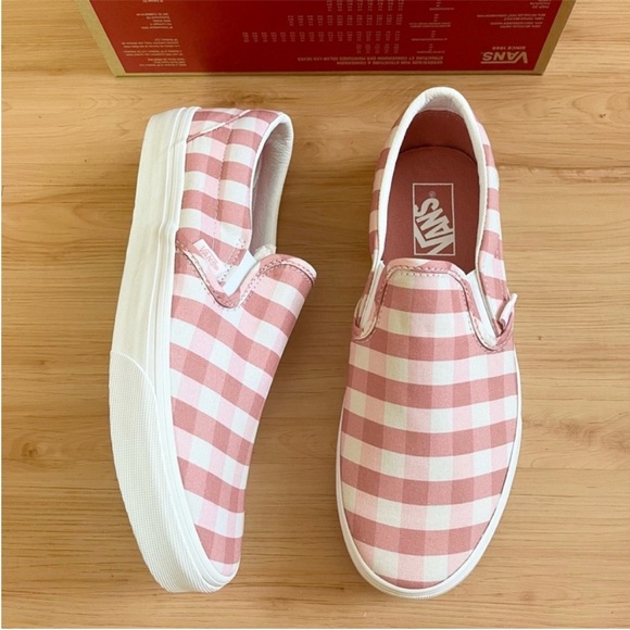 Vans Shoes - Vans Classic Slip-on VNO00XG8B06
(Gingham) Rosette/True White Women
9.5 US